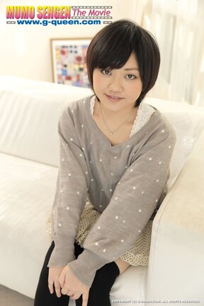 Short hair cutie Mei Kadowaki strips grey top and short skirt